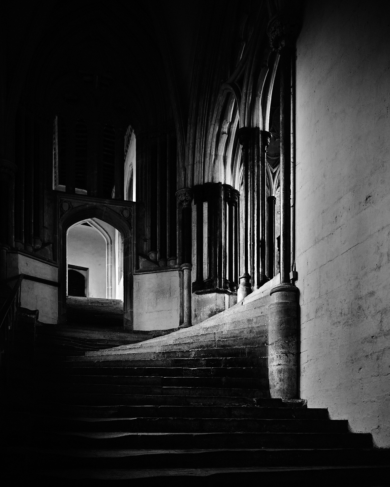 wells cathedral steps to chapter house